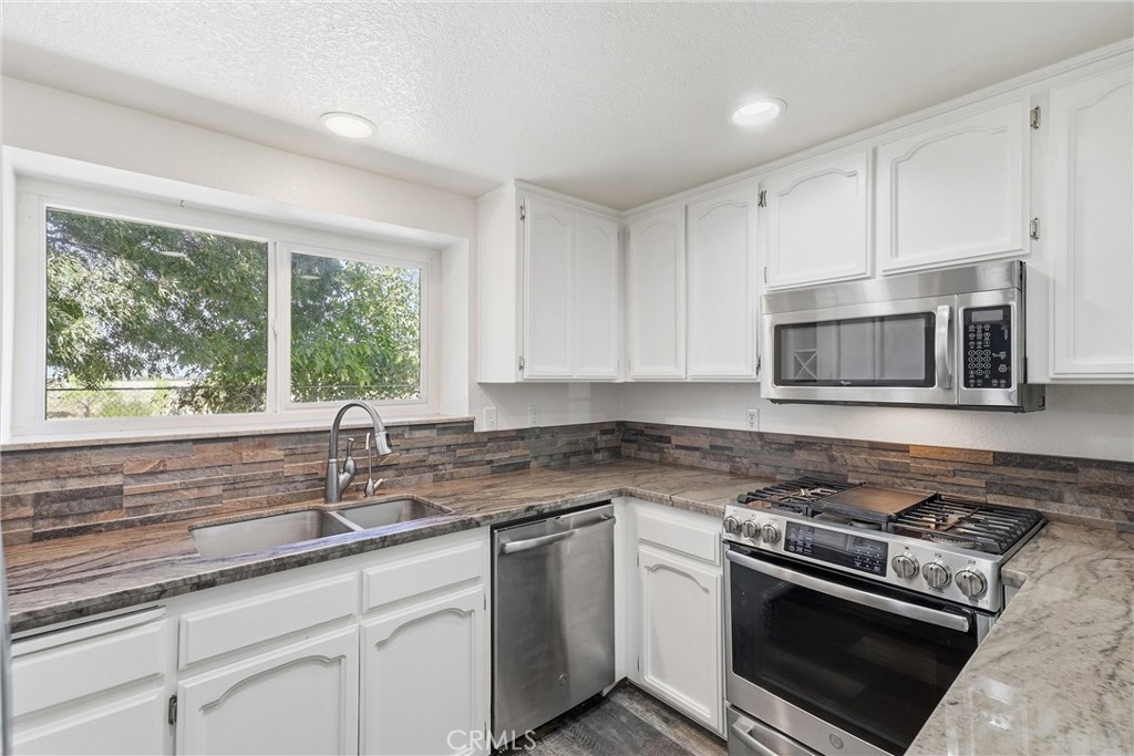 1618 E Lassen Property Photo 5