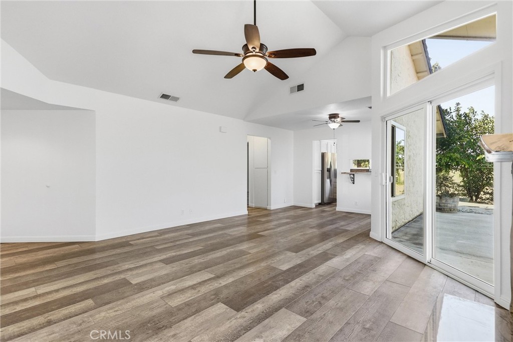 1618 E Lassen Property Photo 6