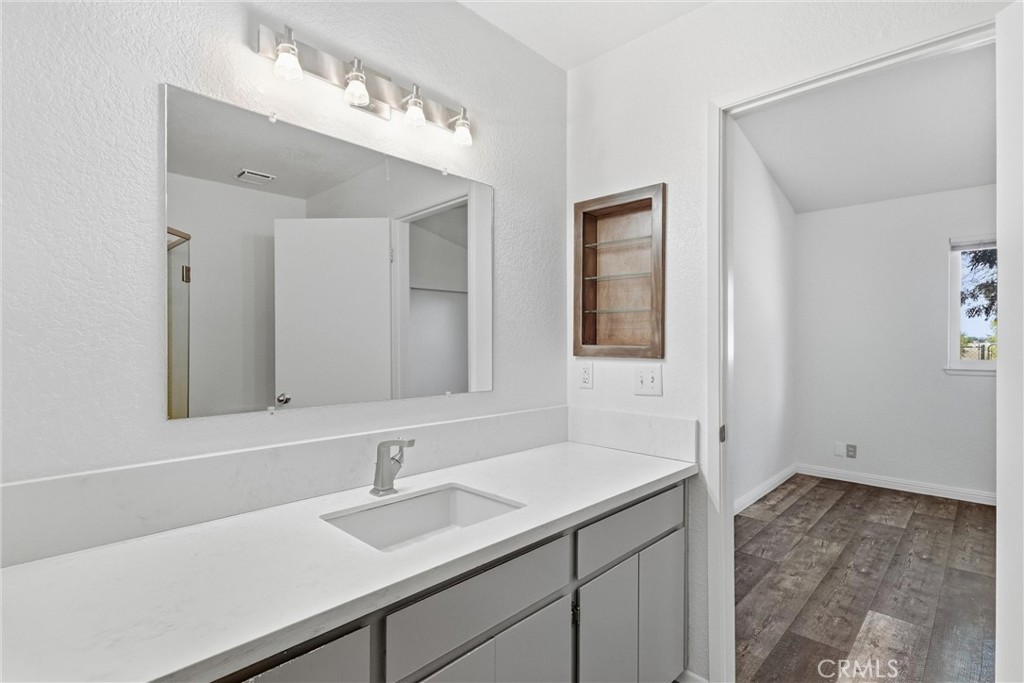 1618 E Lassen Property Photo 17