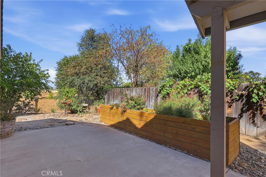1618 E Lassen Property Photo 23