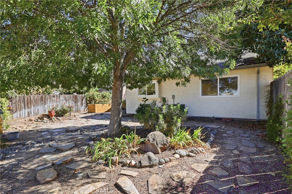 1618 E Lassen Property Photo 25