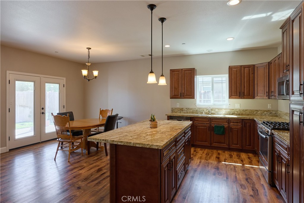 866 Watts Property Photo 8