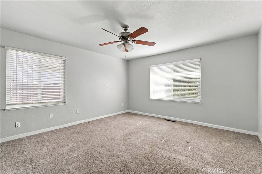 195 E Shasta Property Photo 6