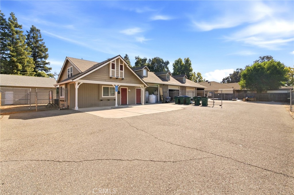 195 E Shasta Property Photo 9