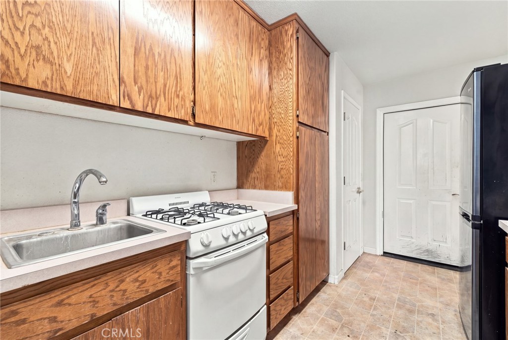 195 E Shasta Property Photo 11