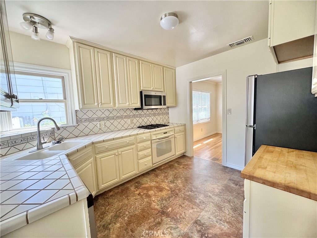 548 W 4th Avenue Property Photo 7