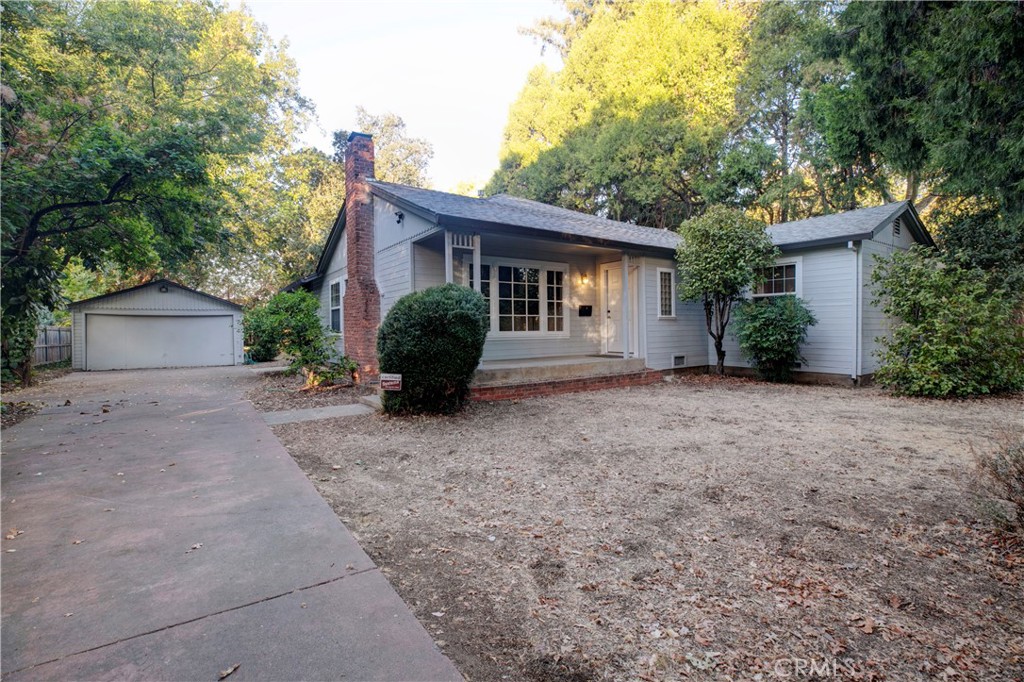 913 Arbutus Property Photo 1