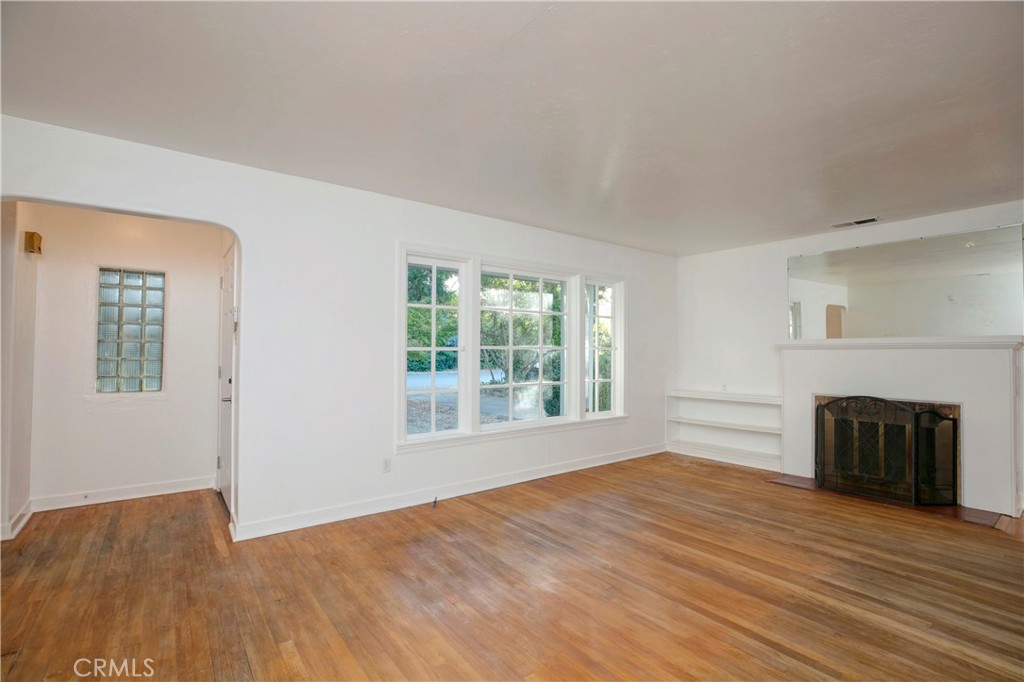 913 Arbutus Property Photo 2