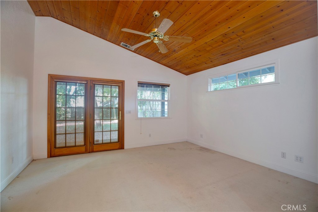 913 Arbutus Property Photo 4