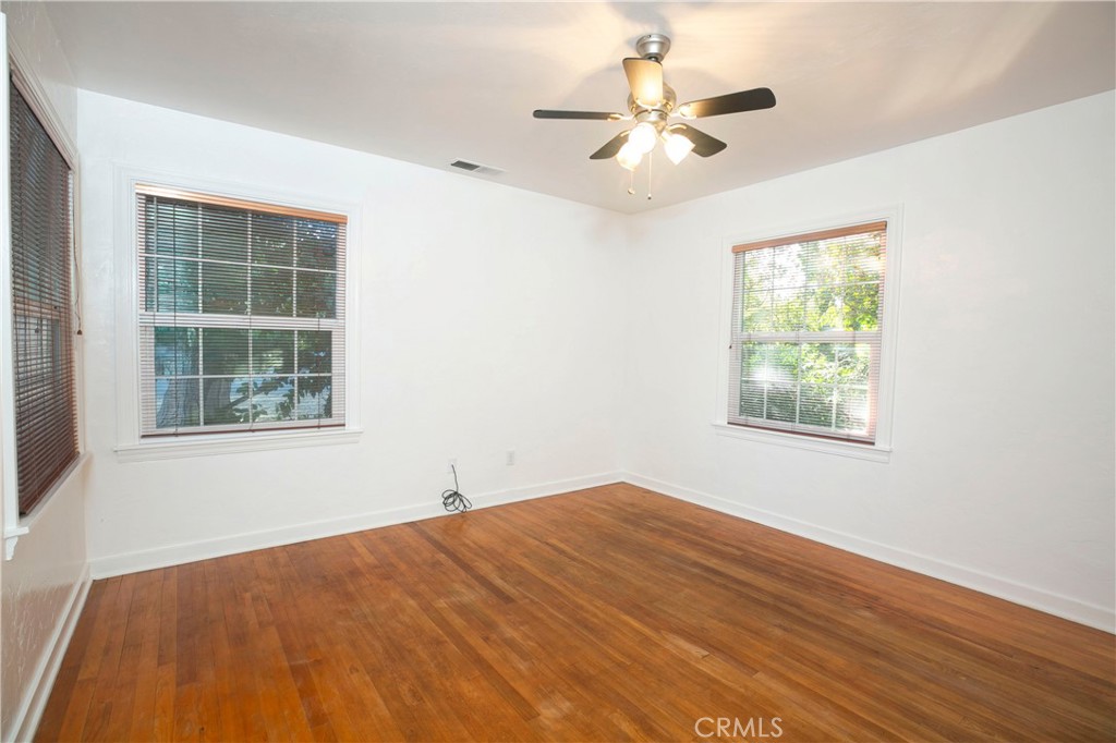 913 Arbutus Property Photo 5