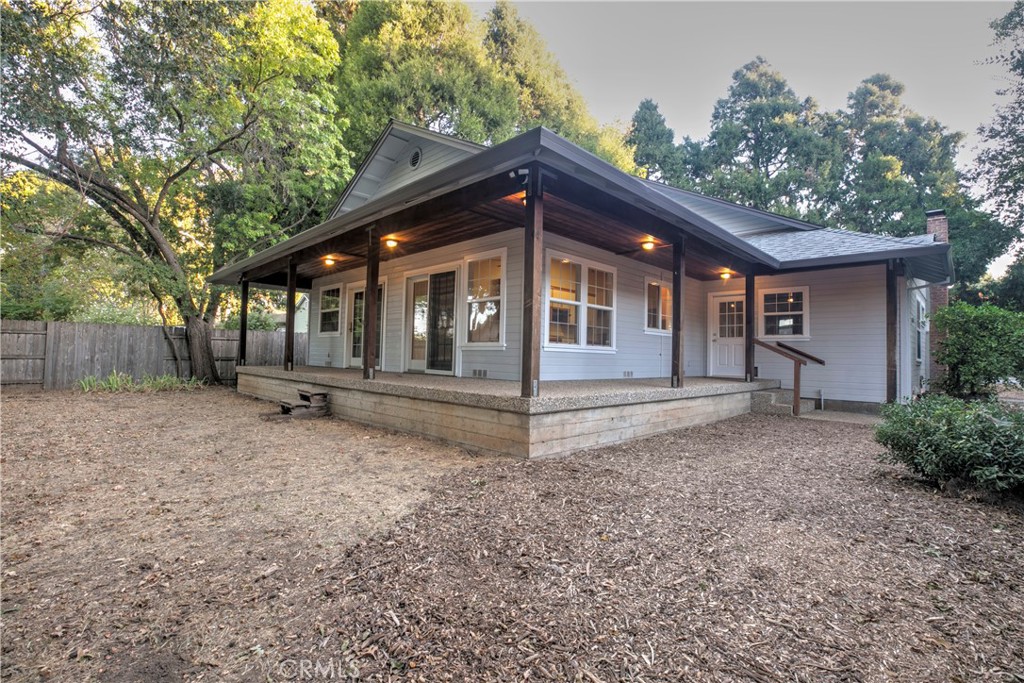 913 Arbutus Property Photo 6