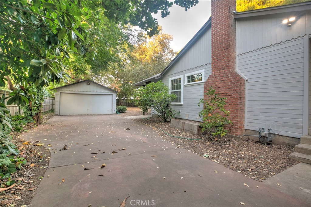 913 Arbutus Property Photo 9