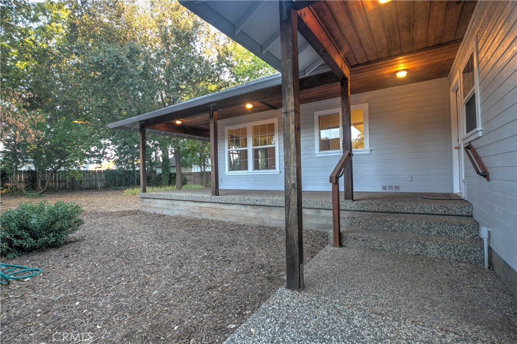 913 Arbutus Property Photo 10