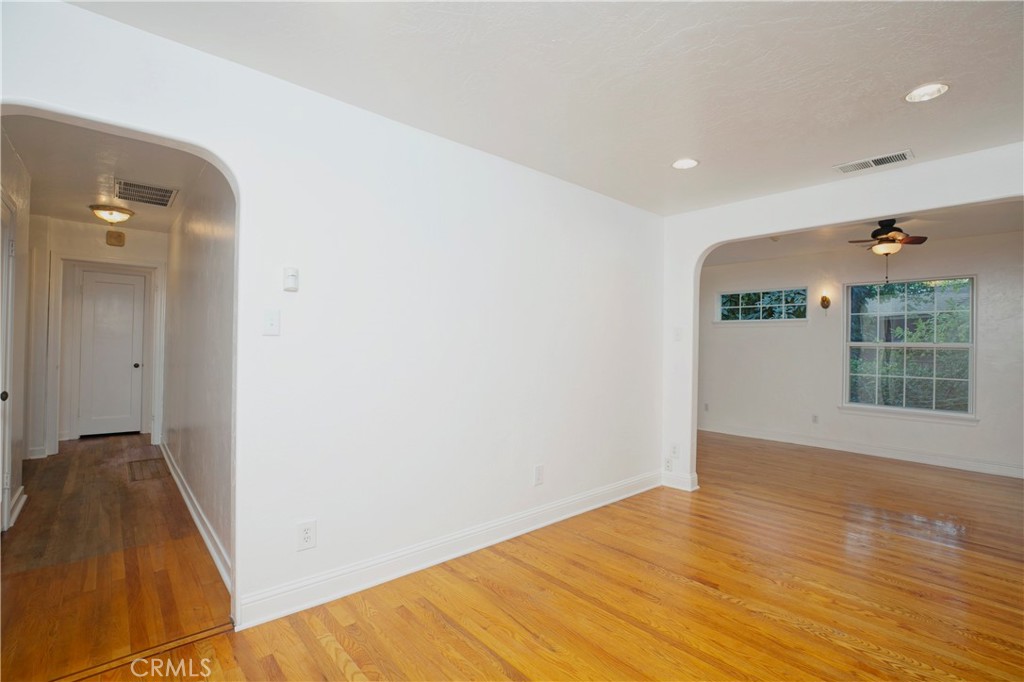 913 Arbutus Property Photo 18