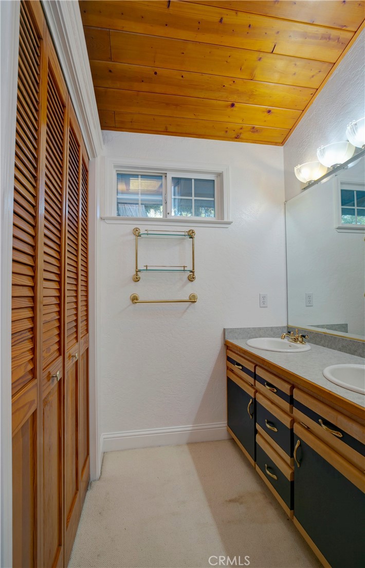 913 Arbutus Property Photo 27