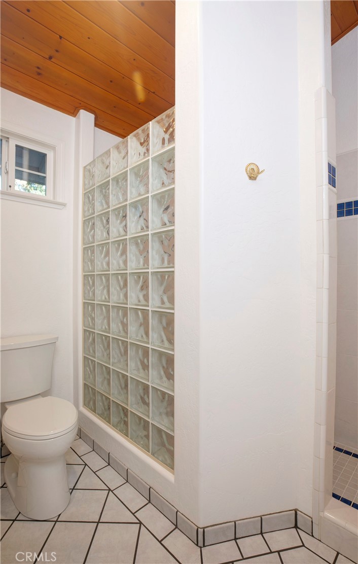 913 Arbutus Property Photo 30