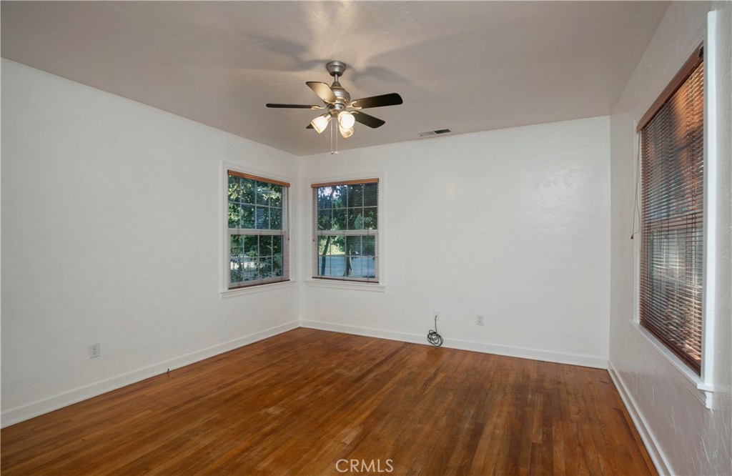 913 Arbutus Property Photo 33
