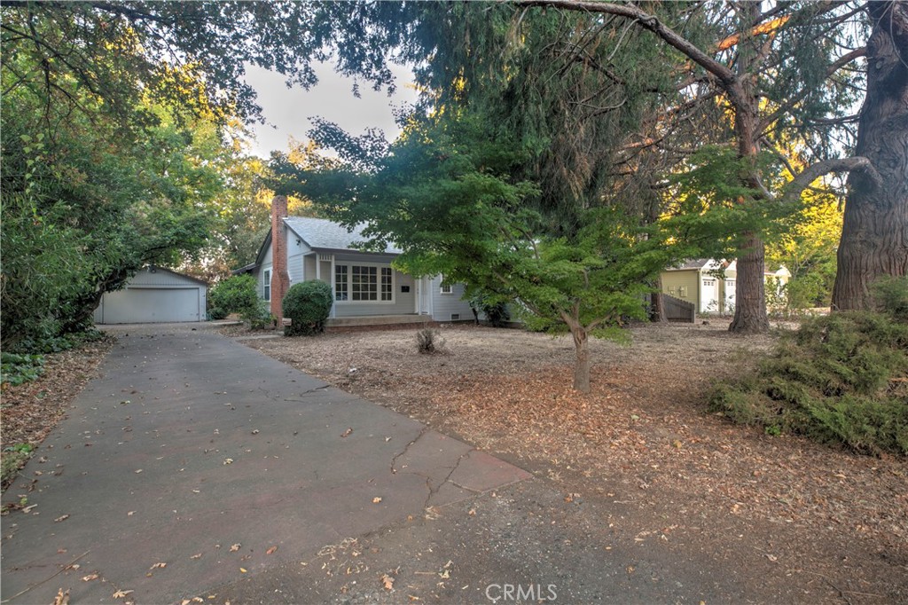 913 Arbutus Property Photo 42