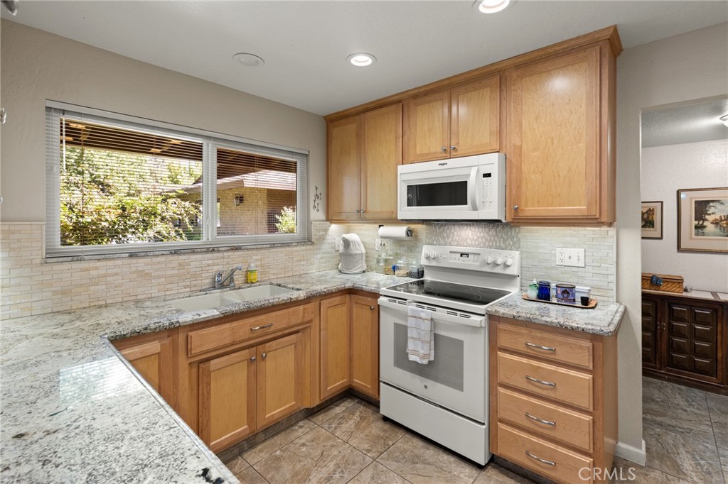 2 Northwood Commons Property Photo 11