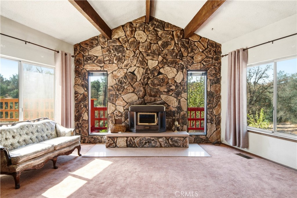 60 Glenview Way Property Photo 3
