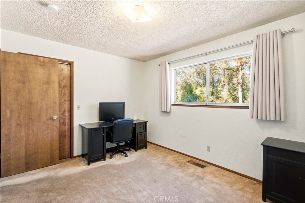 60 Glenview Way Property Photo 24