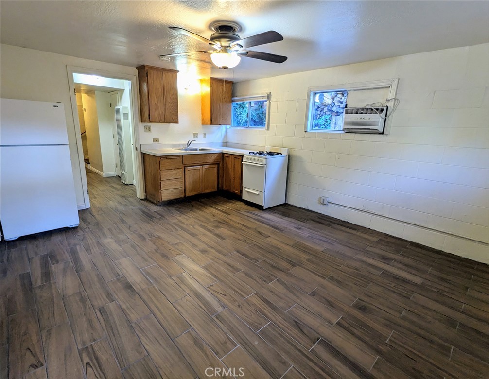 131 W 3rd Property Photo 33