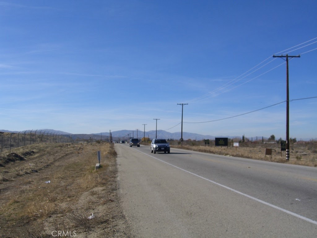 92 St. E , Pearblossom Highway Property Photo 6