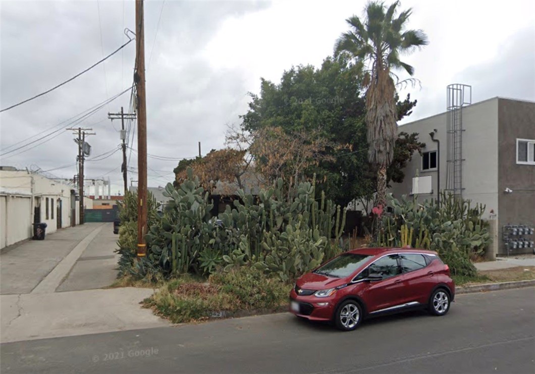 5421 Denny Avenue Property Photo 2