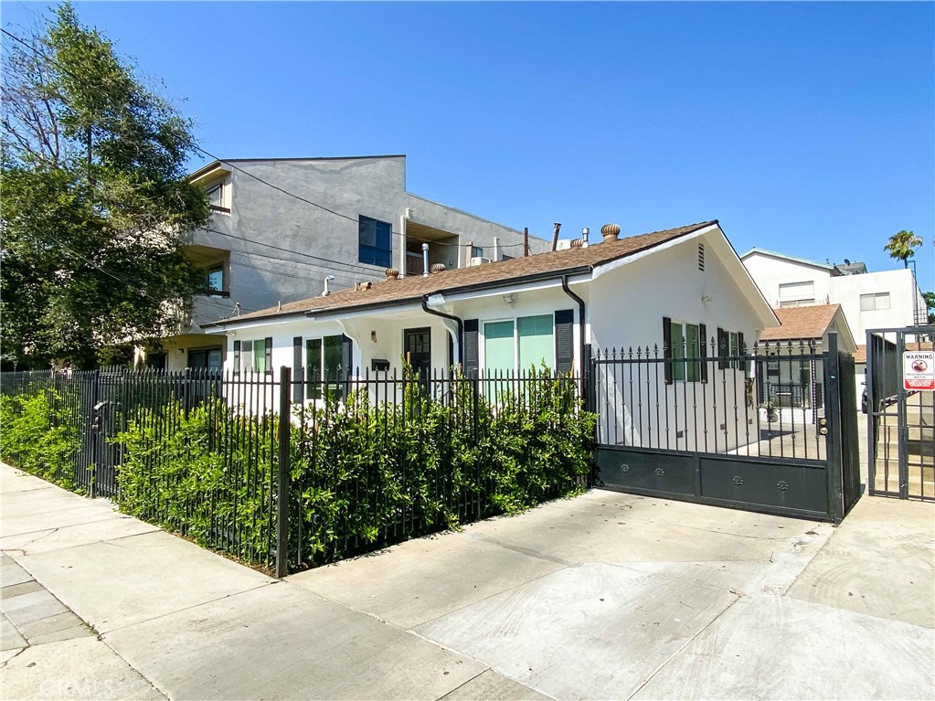 5238 Denny Avenue B Property Photo 1