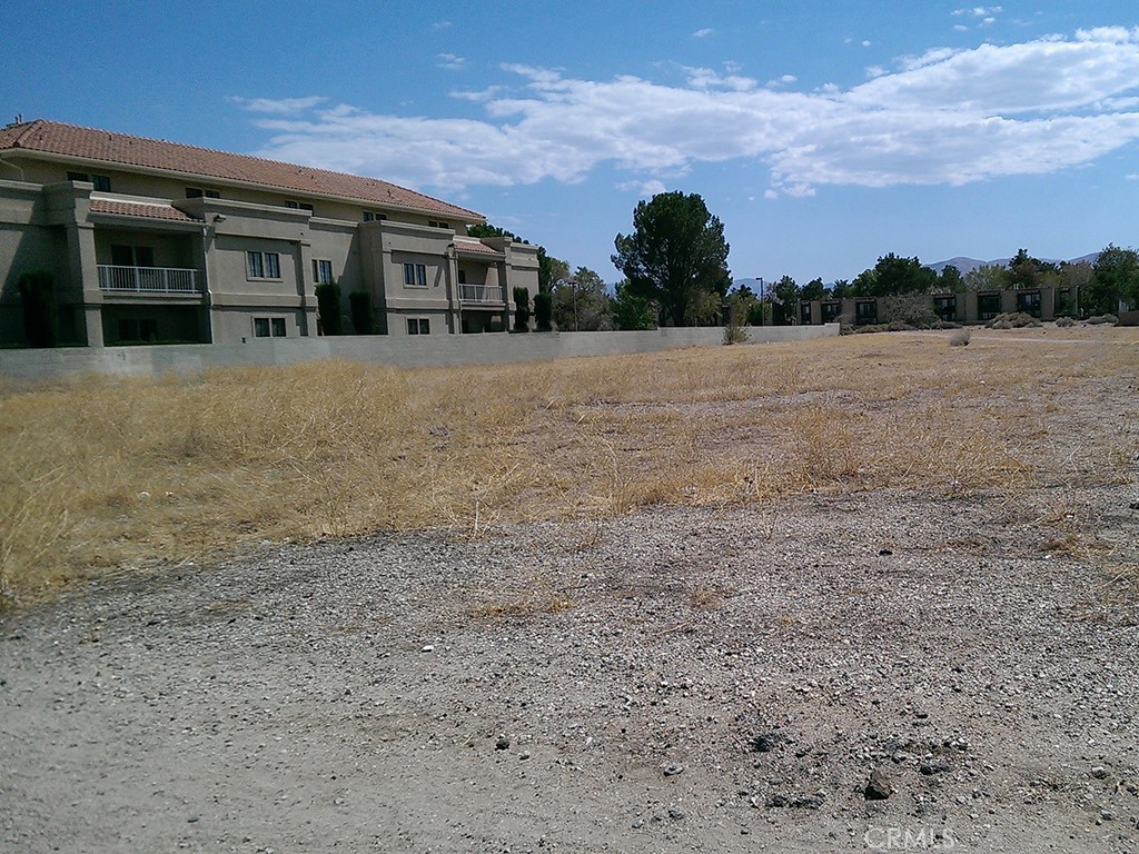 32 Street E Palmdale Blvd. Property Photo 5