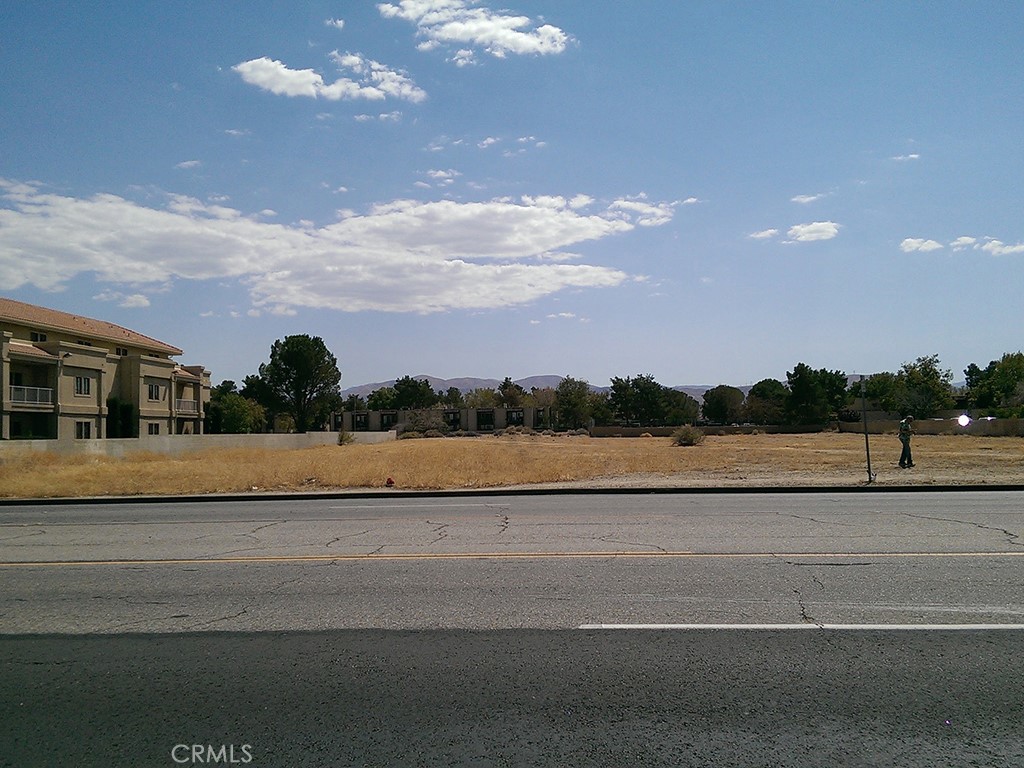 32 Street E Palmdale Blvd. Property Photo 8