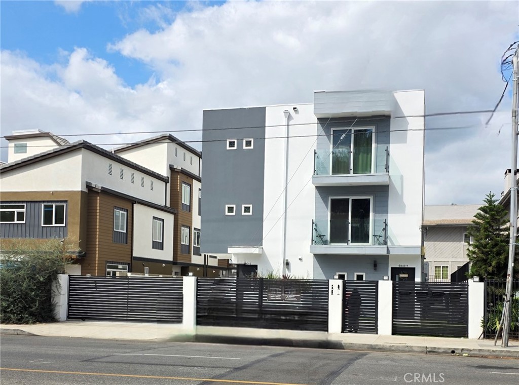 6845 Haskell Avenue Property Photo 1