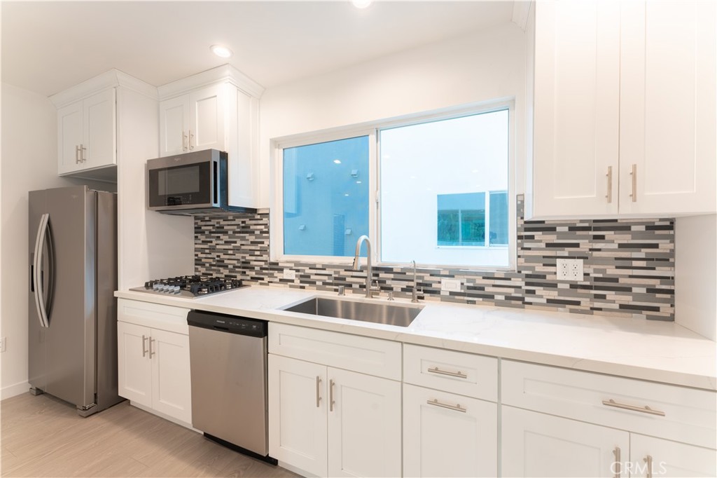 6845 Haskell Avenue Property Photo 12