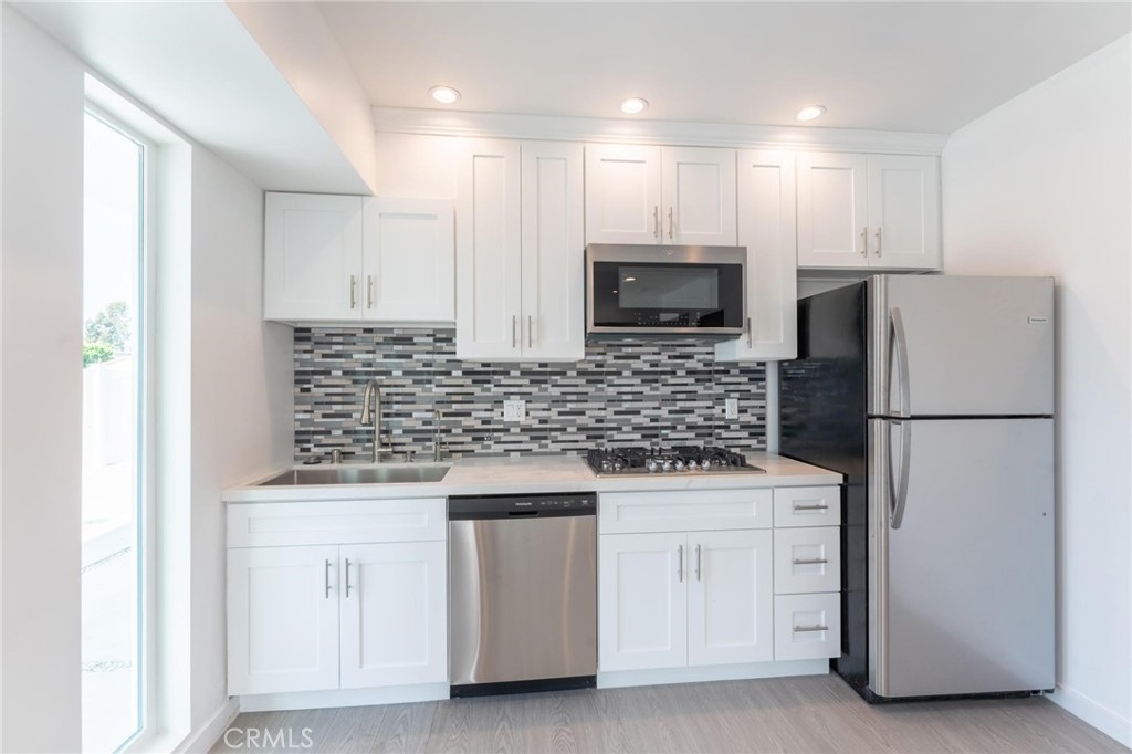 6845 Haskell Avenue Property Photo 14