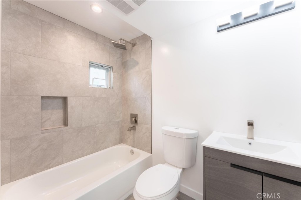 6845 Haskell Avenue Property Photo 16