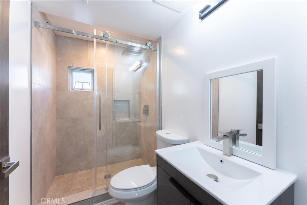 6845 Haskell Avenue Property Photo 17