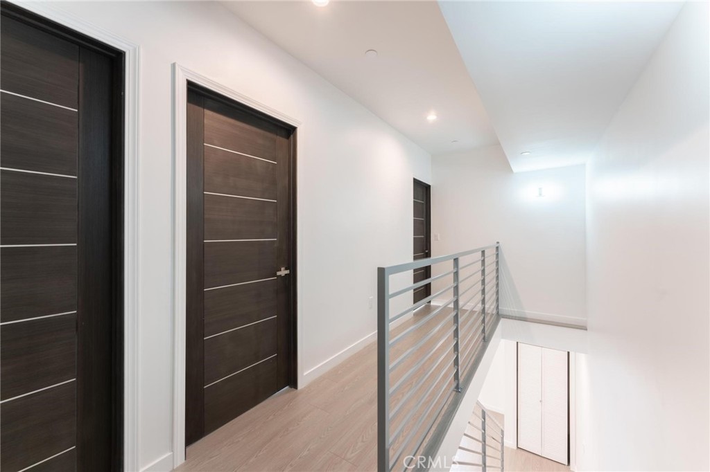 6845 Haskell Avenue Property Photo 18