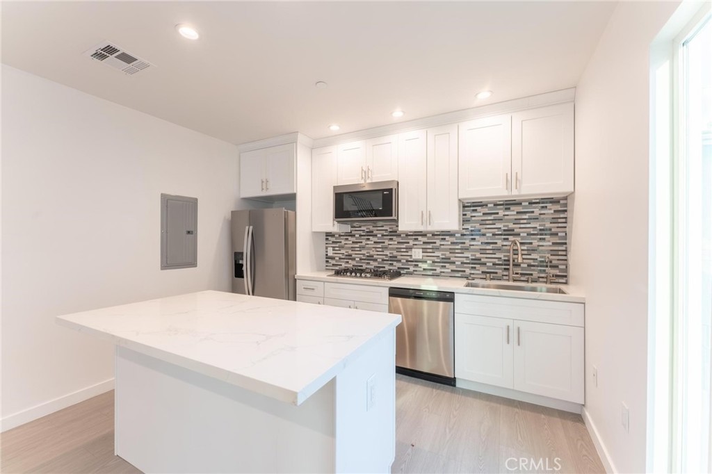 6845 Haskell Avenue Property Photo 19