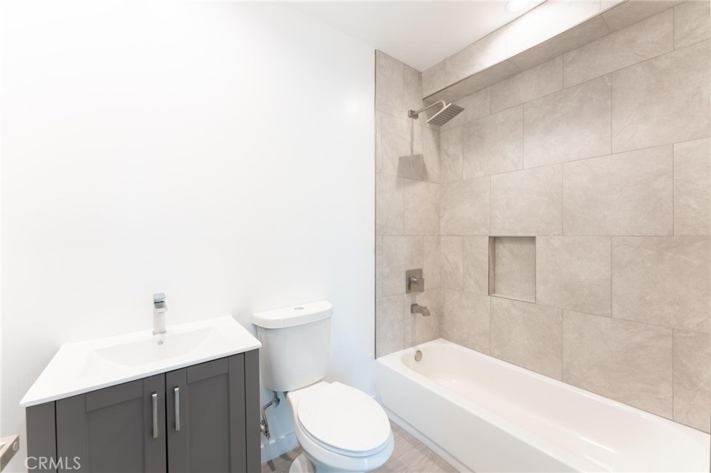 6845 Haskell Avenue Property Photo 20