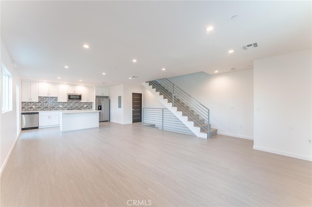 6845 Haskell Avenue Property Photo 22