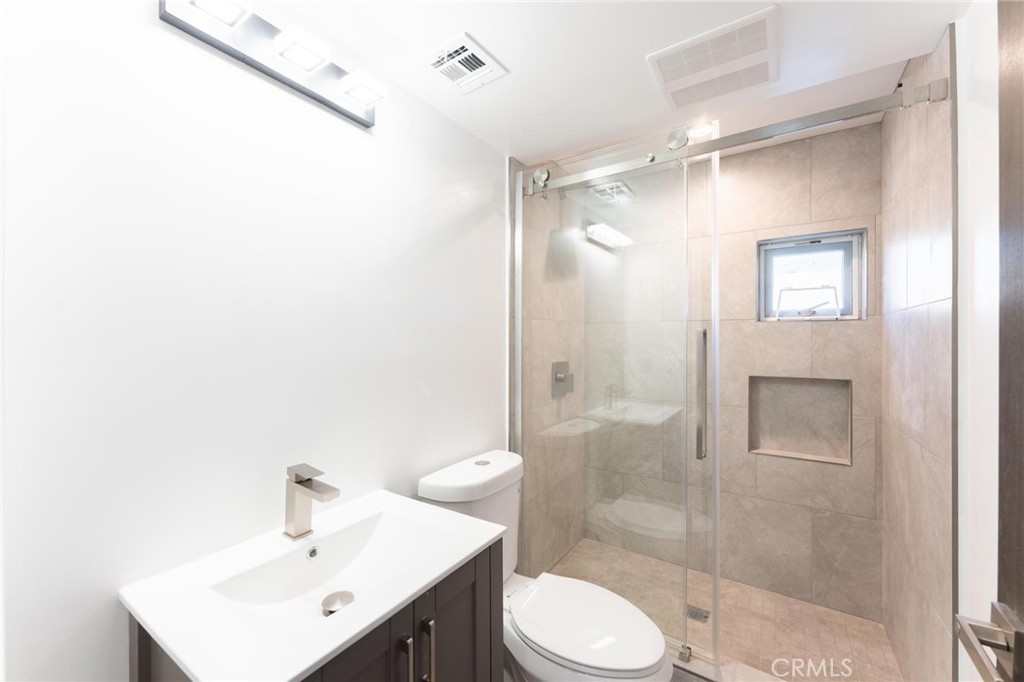 6845 Haskell Avenue Property Photo 25