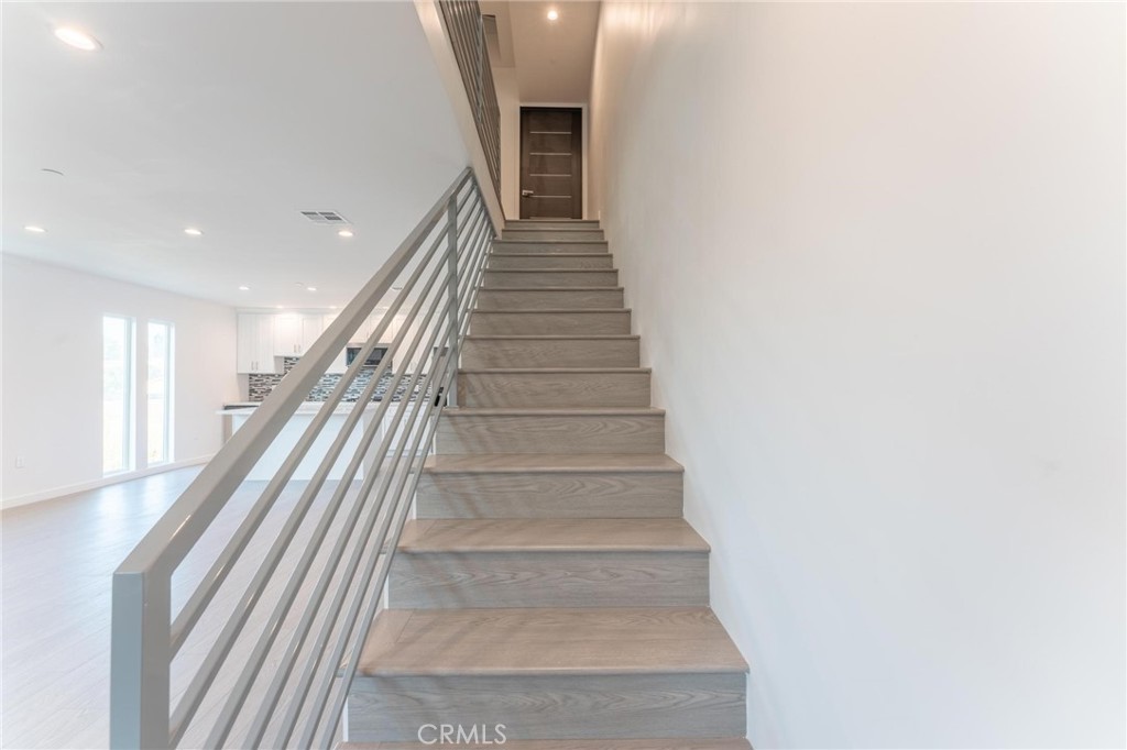6845 Haskell Avenue Property Photo 28