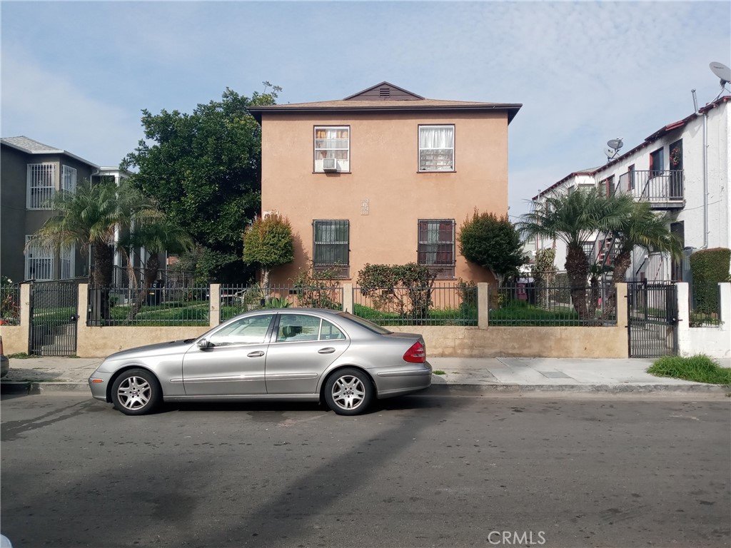 1925 W 35th Street Property Photo 1