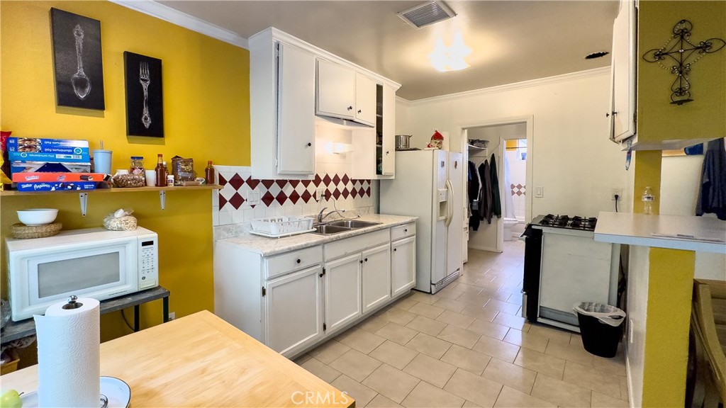 1837 Beloit Avenue Property Photo 37