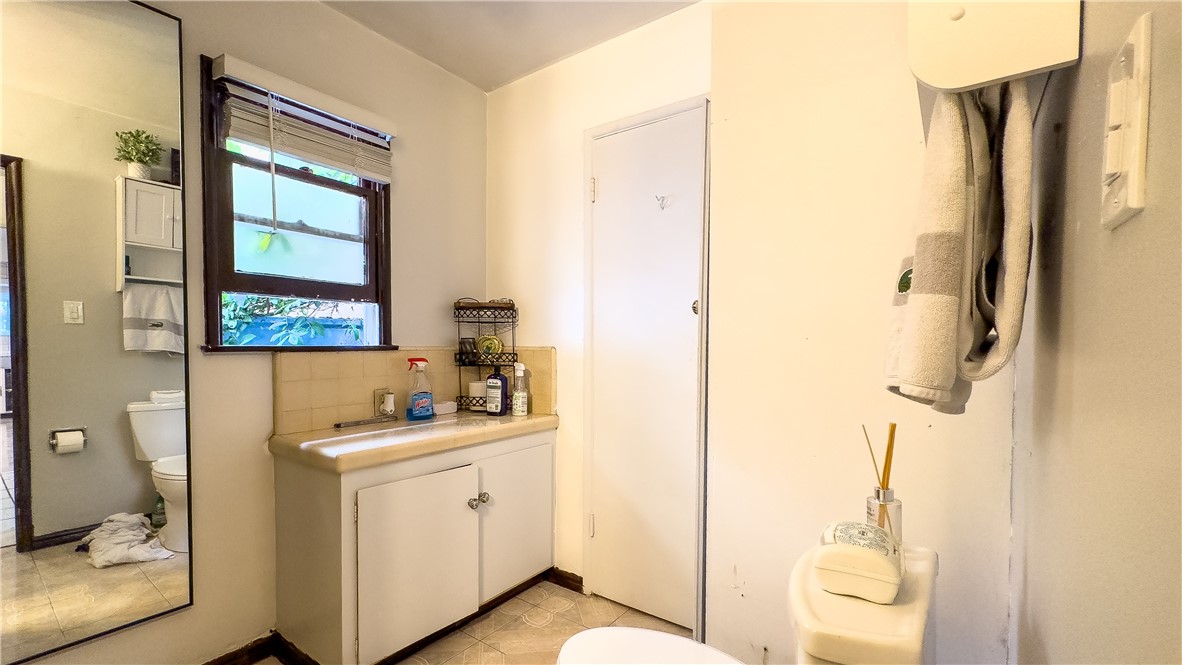 1837 Beloit Avenue Property Photo 18