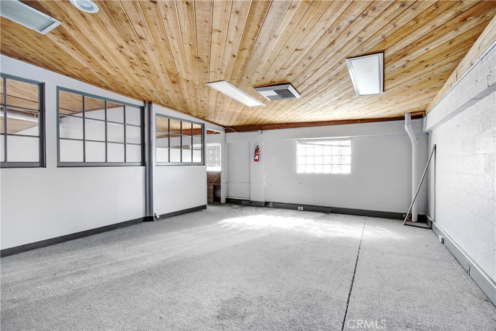 14526 Erwin Street Property Photo 9