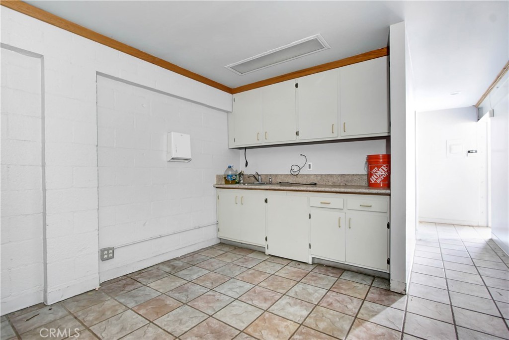 14526 Erwin Street Property Photo 16