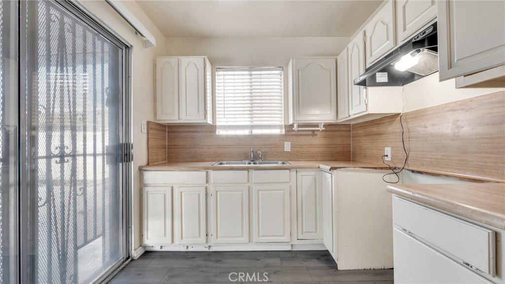 13031 S Catalina Avenue Property Photo 8