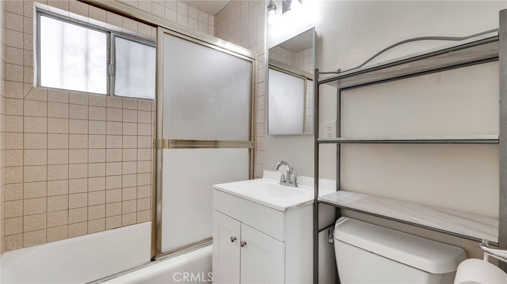 13031 S Catalina Avenue Property Photo 10