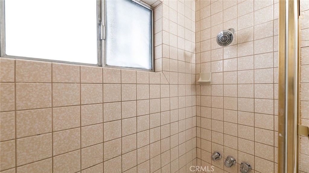 13031 S Catalina Avenue Property Photo 11